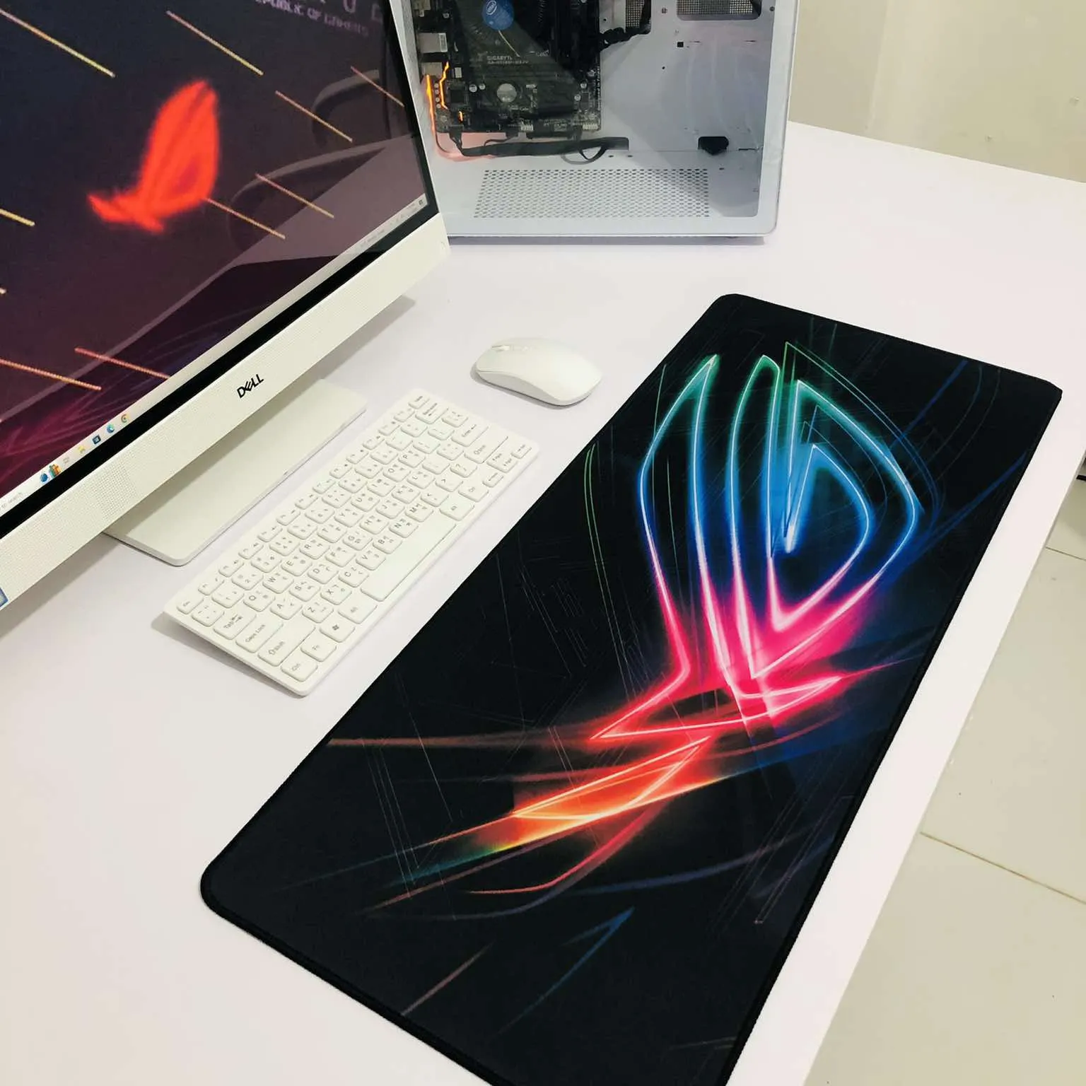 Neon Cyber Eye Extended Gaming Mouse Pad – RGB Abstract Design (700mm x 300mm x 2mm)